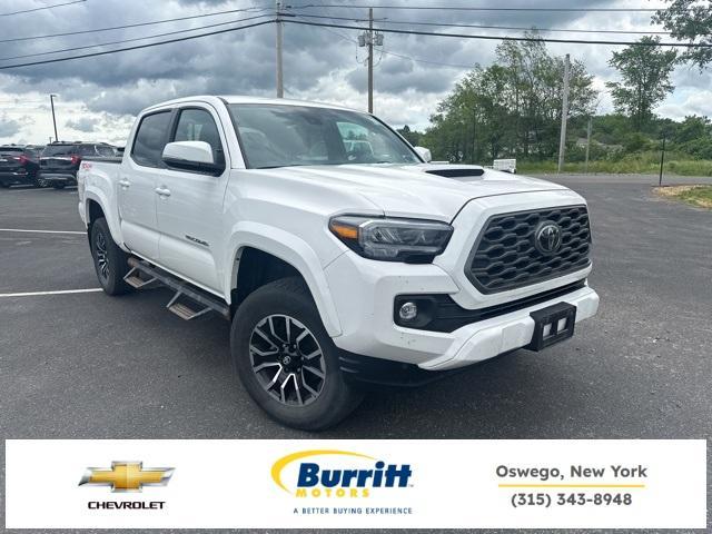 Photo of 2021 White Toyota Tacoma
