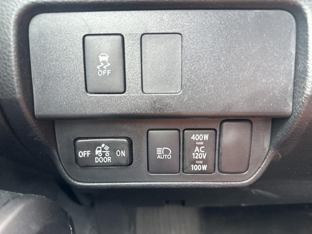 Photo of 2021 White Toyota Tacoma