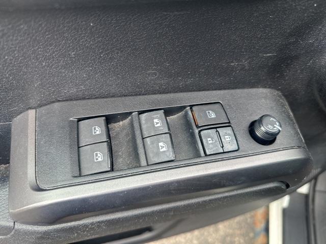 Photo of 2021 White Toyota Tacoma