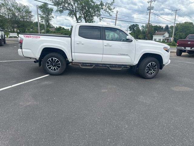 Photo of 2021 White Toyota Tacoma