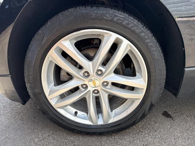 Photo of 2020 Mosaic Black Metallic Chevrolet Equinox