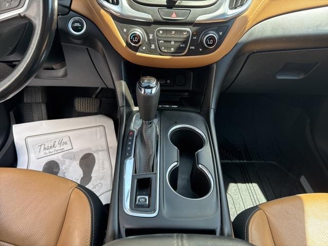 Photo of 2020 Mosaic Black Metallic Chevrolet Equinox