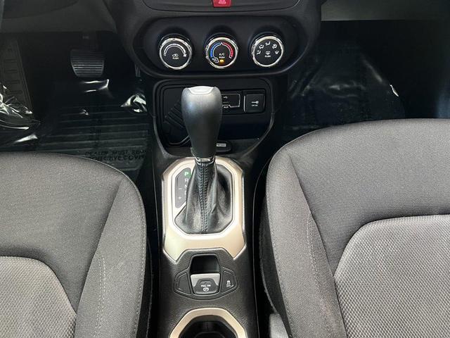Photo of 2017 Blue Jeep Renegade