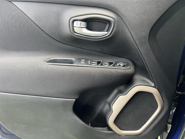 Photo of 2017 Blue Jeep Renegade