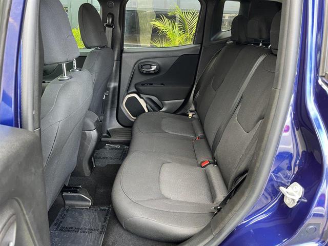 Photo of 2017 Blue Jeep Renegade