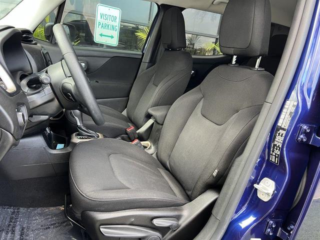 Photo of 2017 Blue Jeep Renegade