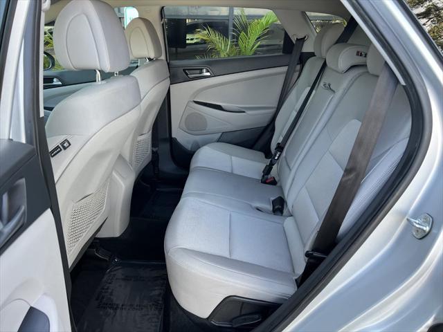 Photo of 2017 Silver Hyundai TUCSON