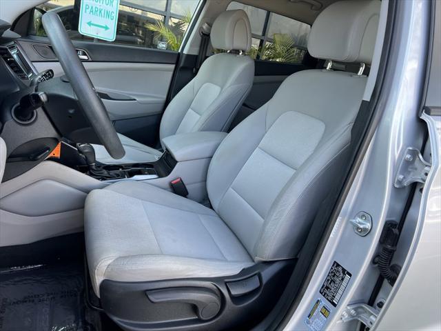 Photo of 2017 Silver Hyundai TUCSON