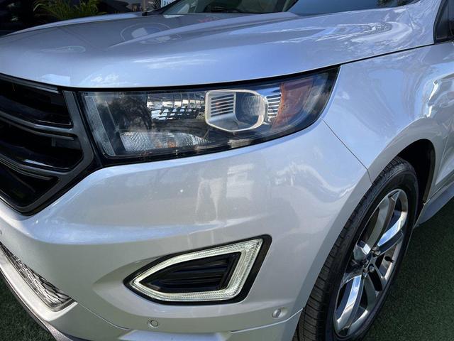 Photo of 2015 Silver Ford Edge
