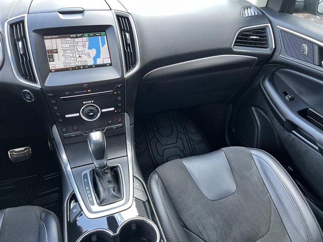 Photo of 2015 Silver Ford Edge