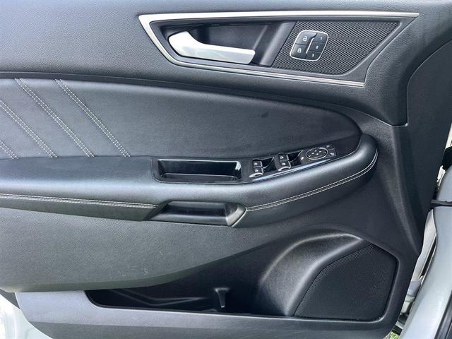 Photo of 2015 Silver Ford Edge