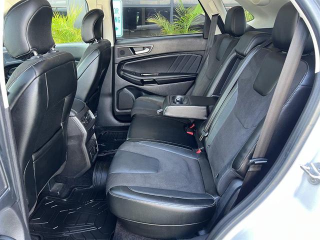 Photo of 2015 Silver Ford Edge