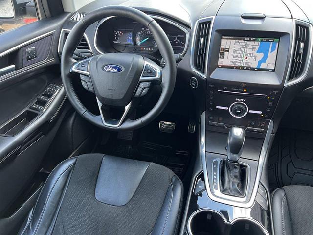 Photo of 2015 Silver Ford Edge