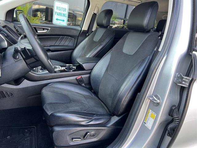 Photo of 2015 Silver Ford Edge