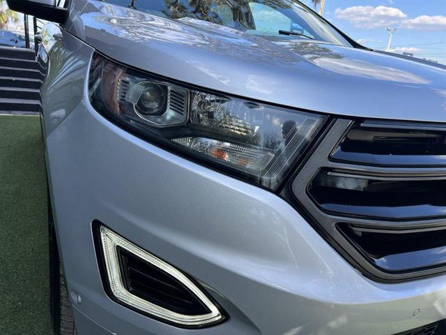 Photo of 2015 Silver Ford Edge