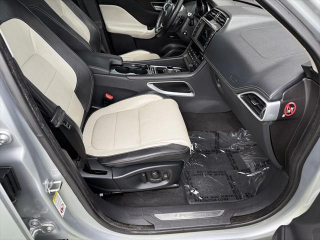 Photo of 2017 Silver Jaguar F-PACE