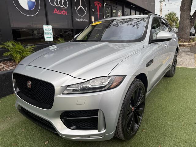 Photo of 2017 Silver Jaguar F-PACE