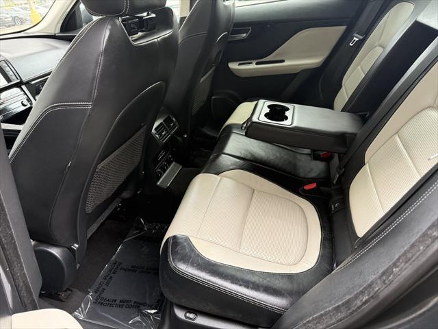 Photo of 2017 Silver Jaguar F-PACE