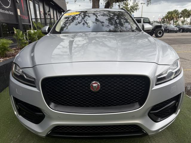 Photo of 2017 Silver Jaguar F-PACE
