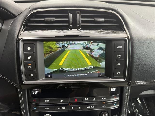 Photo of 2017 Silver Jaguar F-PACE