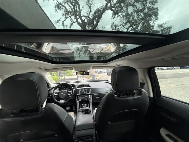 Photo of 2017 Silver Jaguar F-PACE