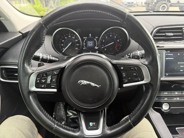 Photo of 2017 Silver Jaguar F-PACE