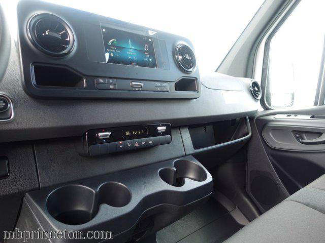 Photo of 2024 Arctic White Mercedes-Benz Sprinter 2500