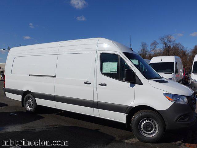 Photo of 2024 Arctic White Mercedes-Benz Sprinter 2500