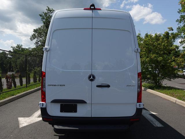 Photo of 2025 Arctic White Mercedes-Benz Sprinter 2500