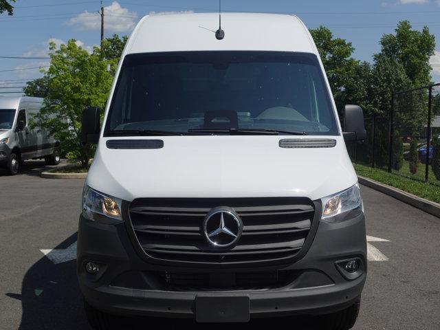 Photo of 2025 Arctic White Mercedes-Benz Sprinter 2500