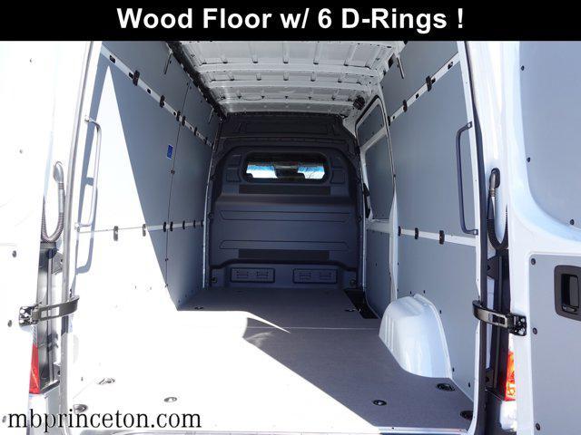 Photo of 2024 Arctic White Mercedes-Benz Sprinter 2500