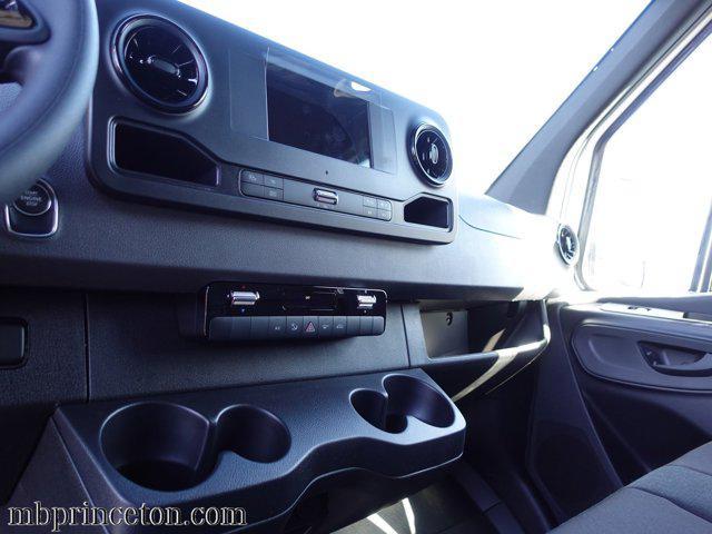Photo of 2024 Arctic White Mercedes-Benz Sprinter 2500