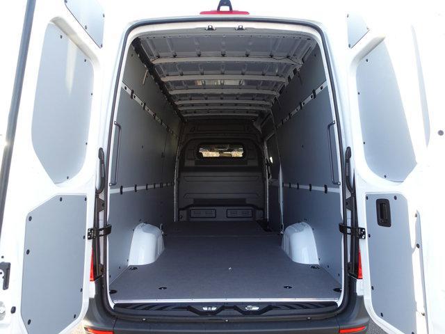 Photo of 2025 Arctic White Mercedes-Benz Sprinter 2500
