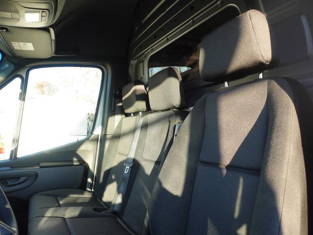 Photo of 2025 Arctic White Mercedes-Benz Sprinter 2500