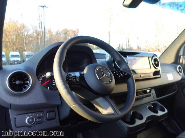 Photo of 2025 Arctic White Mercedes-Benz Sprinter 2500