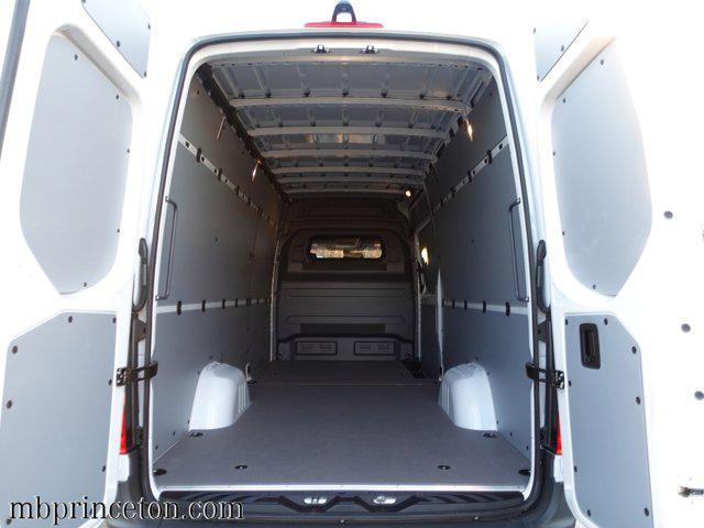 Photo of 2025 Arctic White Mercedes-Benz Sprinter 2500