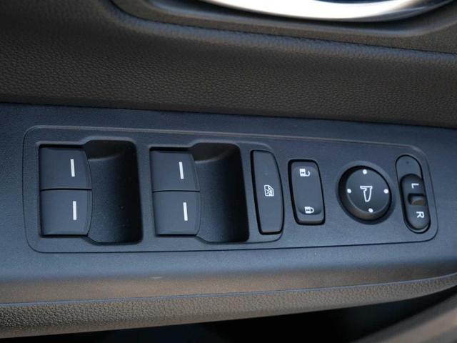Photo of 2026 Platinum White Pearl Honda CR-V Hybrid