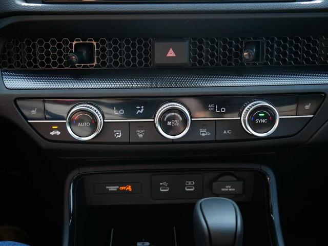 Photo of 2026 Platinum White Pearl Honda CR-V Hybrid