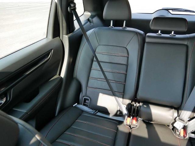 Photo of 2026 Platinum White Pearl Honda CR-V Hybrid