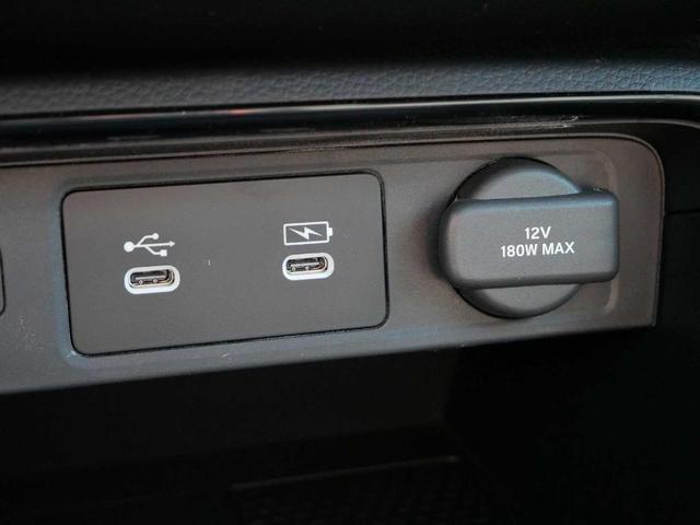 Photo of 2026 Platinum White Pearl Honda CR-V Hybrid