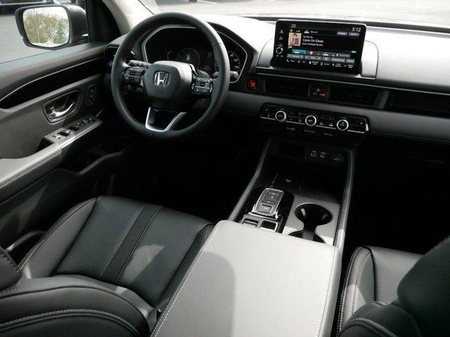 Photo of 2025 Crystal Black Pearl Honda Pilot