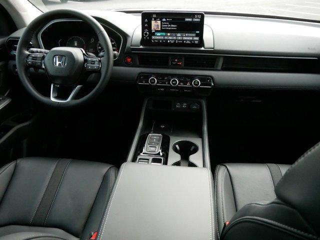 Photo of 2025 Crystal Black Pearl Honda Pilot