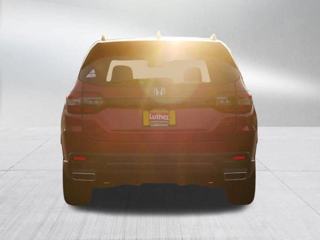 Photo of 2025 Radiant Red Metallic II Honda Pilot