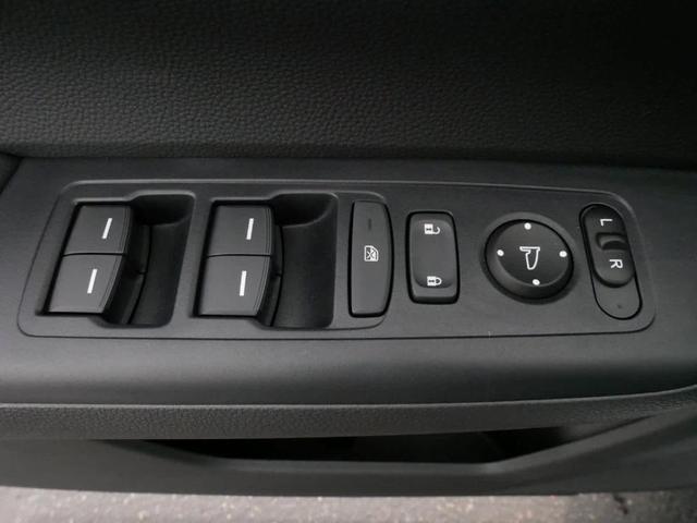 Photo of 2025 Platinum White Pearl Honda CR-V Hybrid