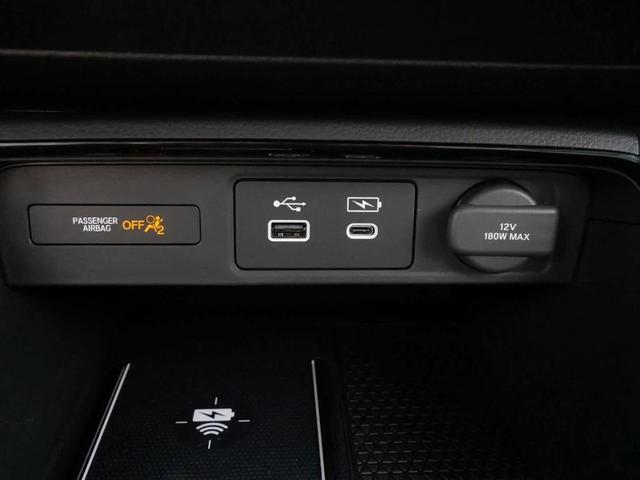 Photo of 2025 Platinum White Pearl Honda CR-V Hybrid