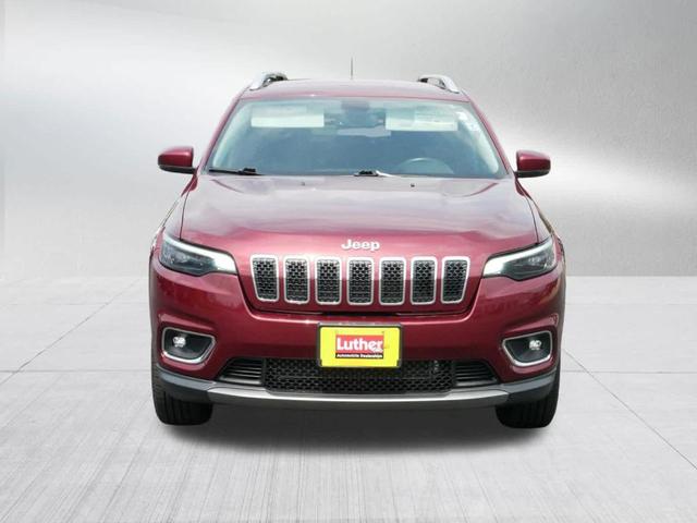 Photo of 2019 Velvet Red Pearlcoat Jeep Cherokee