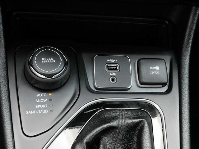 Photo of 2019 Velvet Red Pearlcoat Jeep Cherokee
