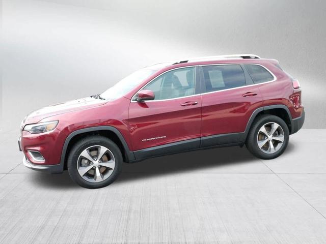 Photo of 2019 Velvet Red Pearlcoat Jeep Cherokee