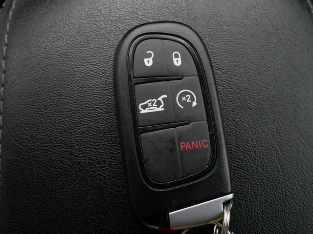 Photo of 2019 Velvet Red Pearlcoat Jeep Cherokee