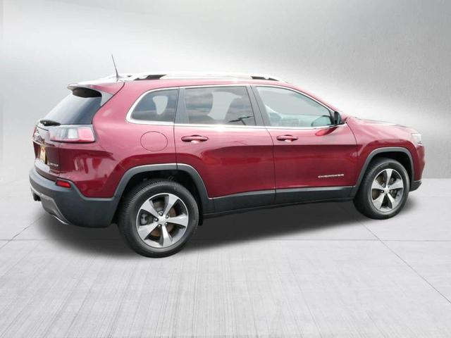 Photo of 2019 Velvet Red Pearlcoat Jeep Cherokee